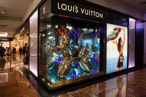 louis vuitton vetrina parigi